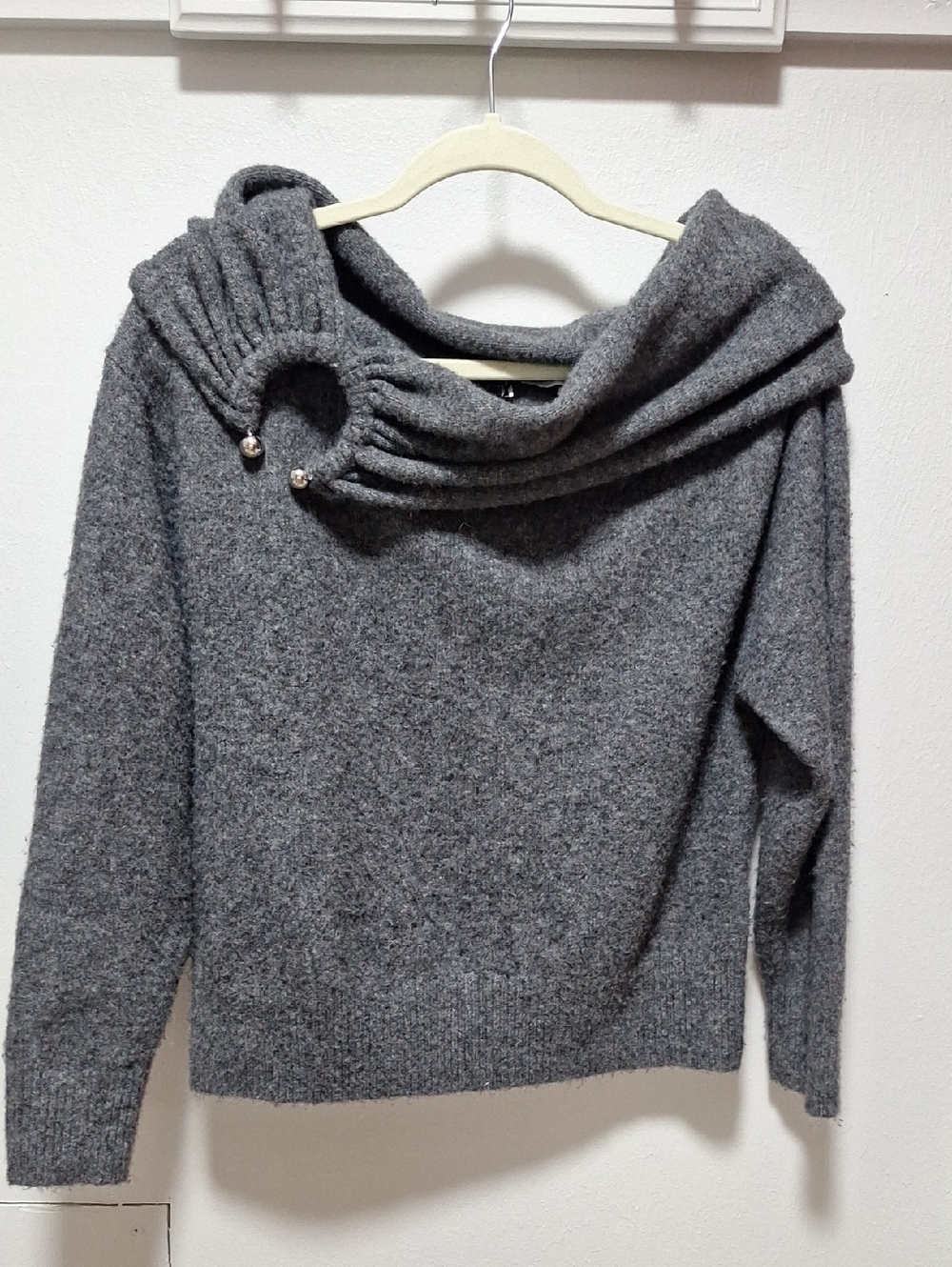 ZARA Off The Shoulder Sweater Chunky Knit Fuzzy Cozy Buckle Gray, Size Small